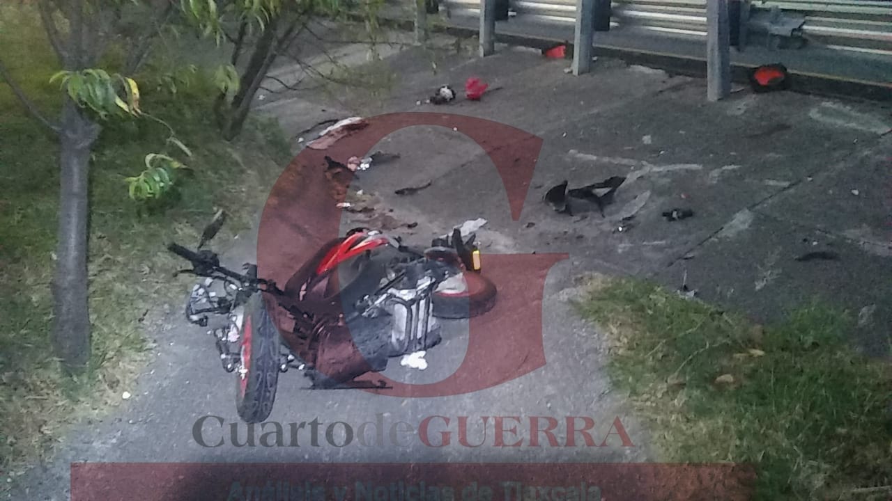 Derrape de motocicleta deja a una pareja lesionada en Apizaco